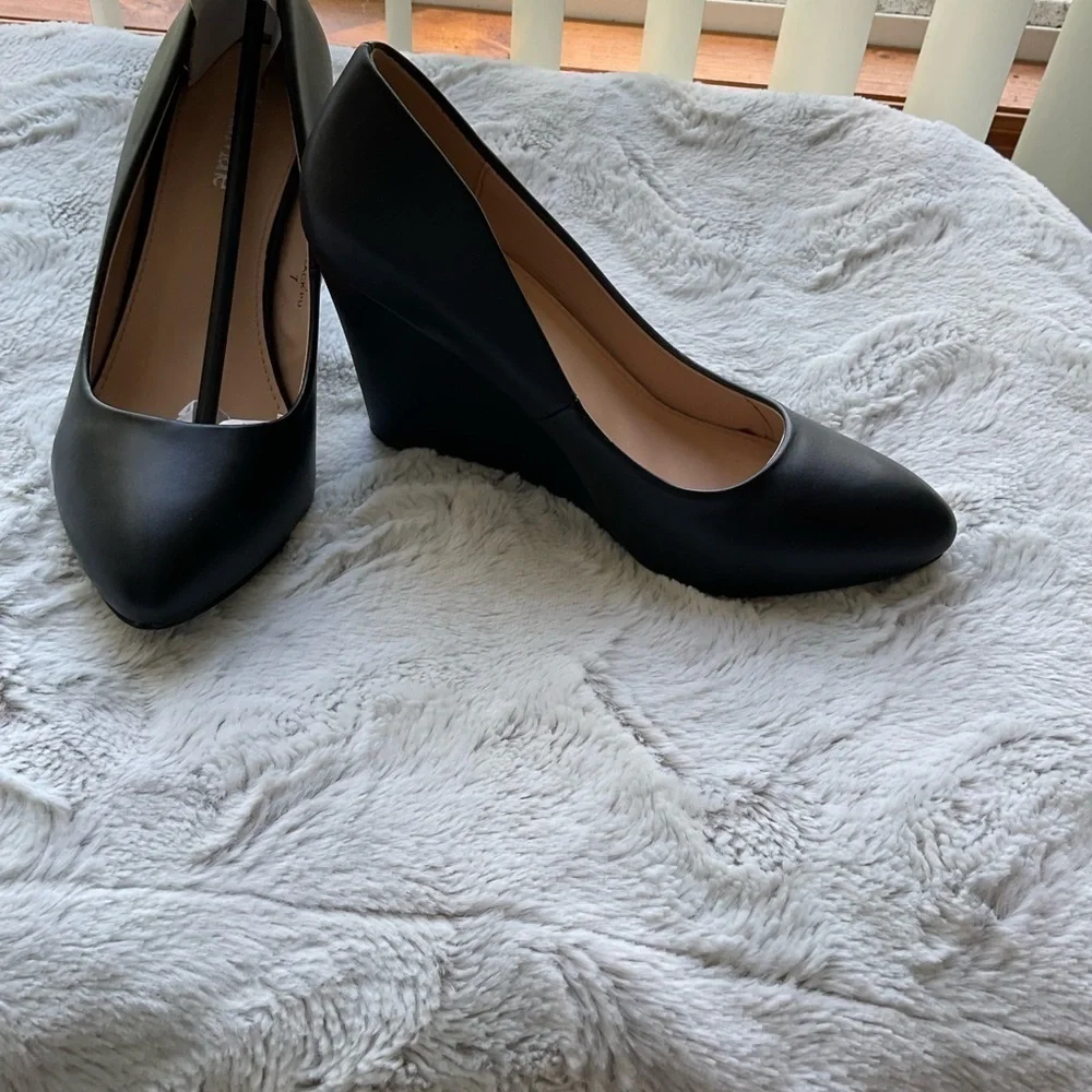 BELLA Marie “Heidi” PU Wedges new without box